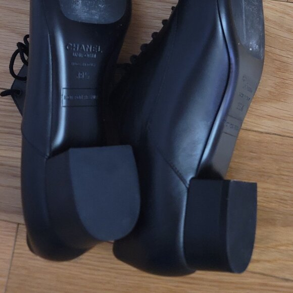 Authentic Leather CHANEL boots - Size 38 1/2 - Picture 4 of 4